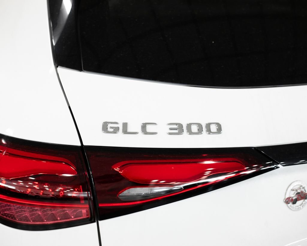 New 2026 Polar White Mercedes-Benz GLC 300 image 10