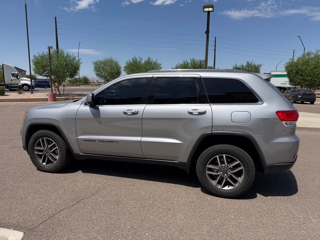 Used 2019 Silver Jeep Laredo E image 10