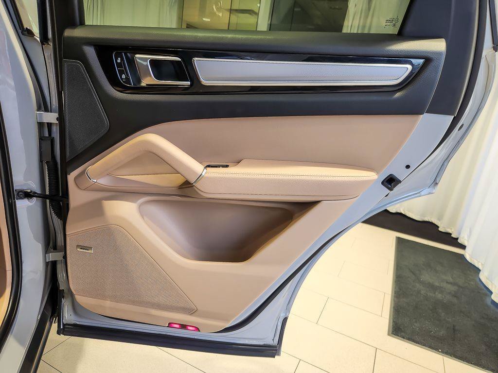 2023 Porsche Cayenne Coupe Platinum Edition - Photo 19