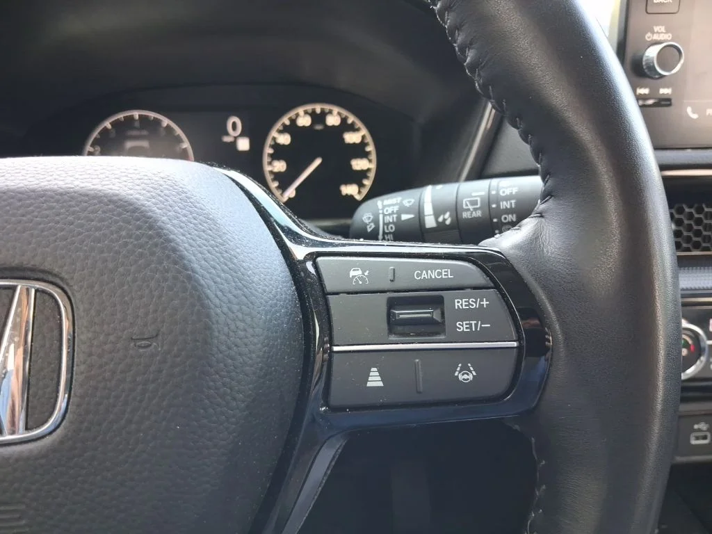 Used 2025 White Honda EX-L image 30