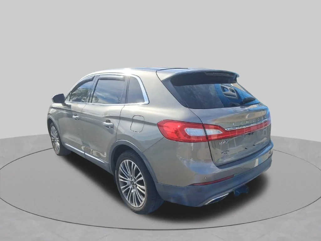 Used 2016  Lincoln Reserve image 8