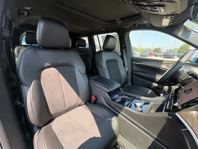 New 2027 Sting-Gray Clearcoat Jeep Laredo Altitude image 9