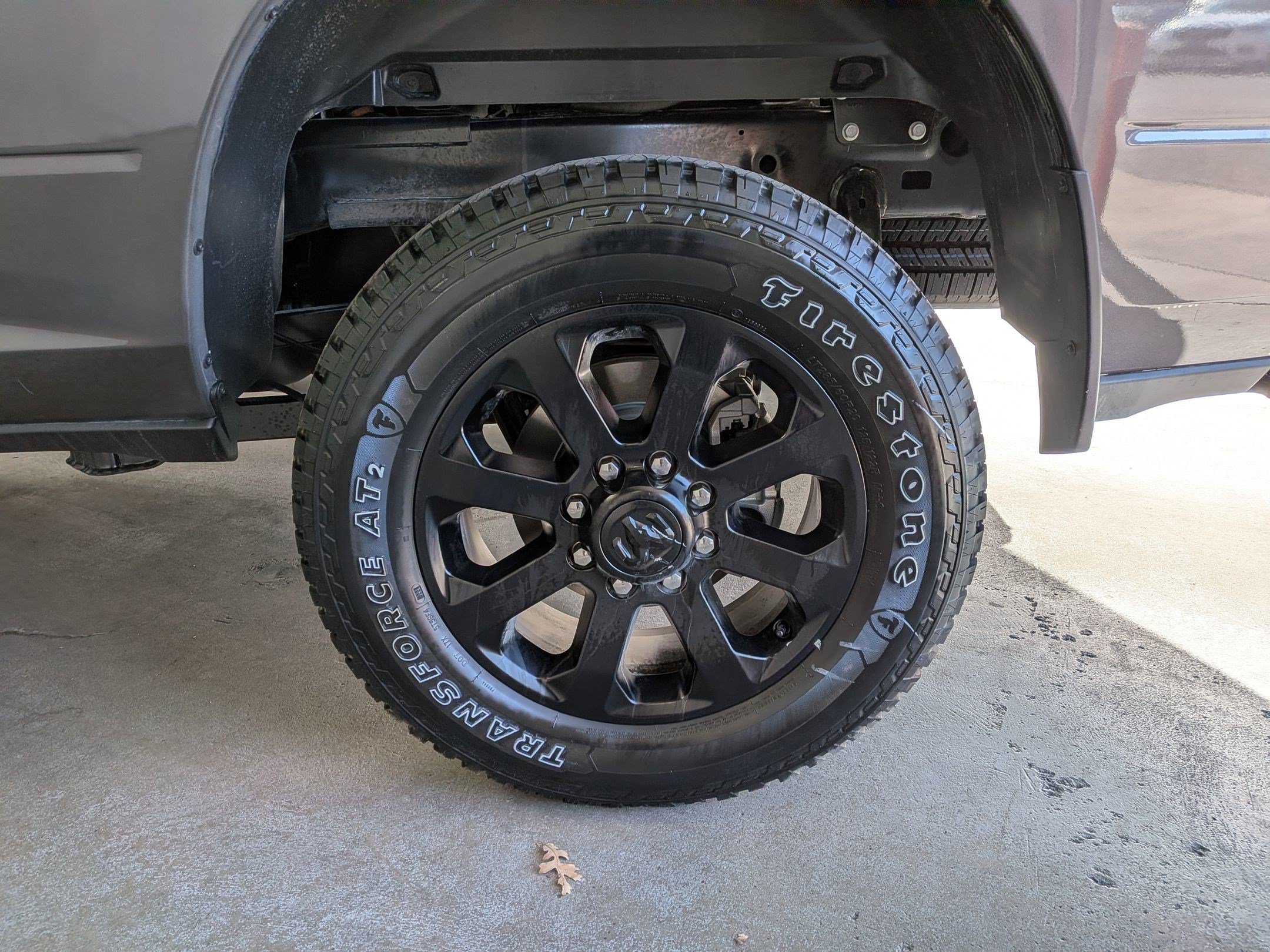 New 2026 Granite Crystal Metallic Clear-Coat Exterior Paint RAM Laramie image 17