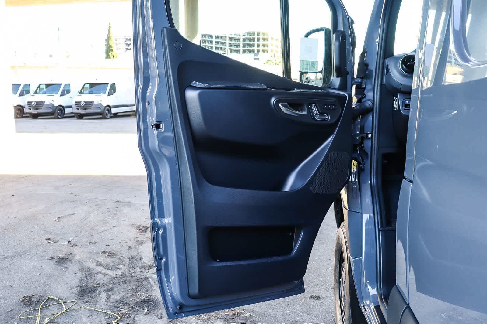 New 2026 Graphite Gray Mercedes-Benz Cargo 144WB High Roof AWD 2.0L I4 Diesel Turbo HO image 23
