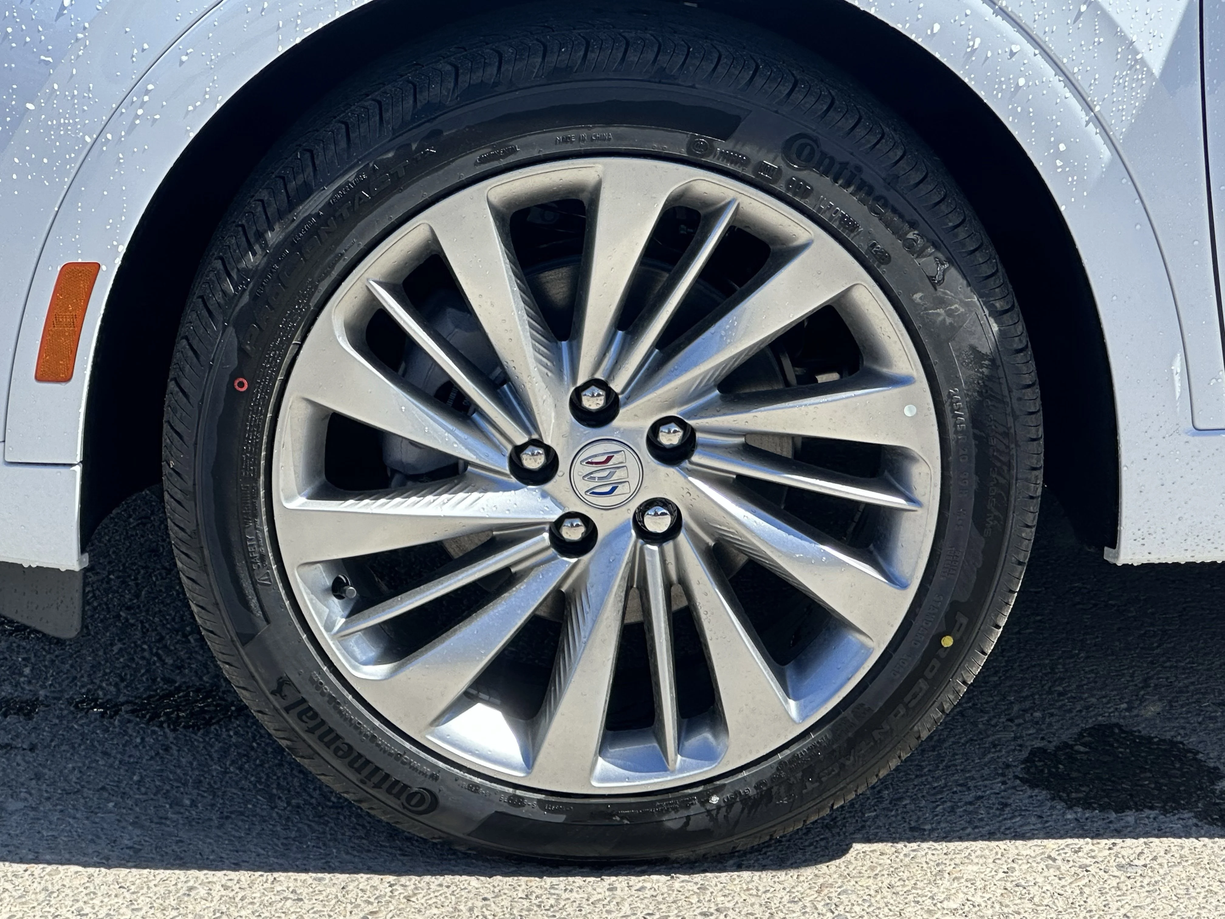 New 2026 Iridescent White Tricoat Buick Avenir image 6