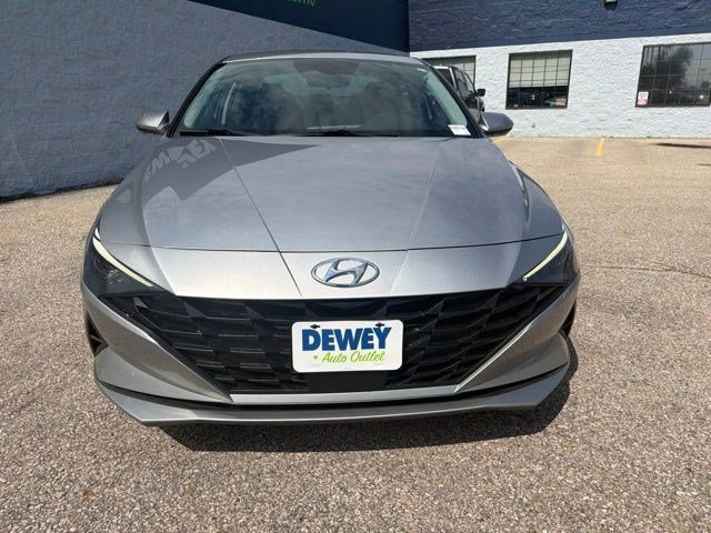 Used 2023 Shimmering Silver Pearl Hyundai SEL image 8