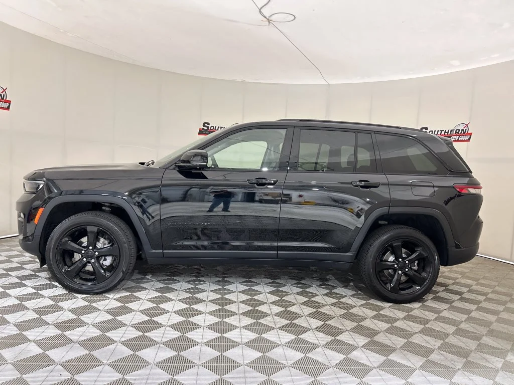Used 2023 Black Jeep Limited image 2