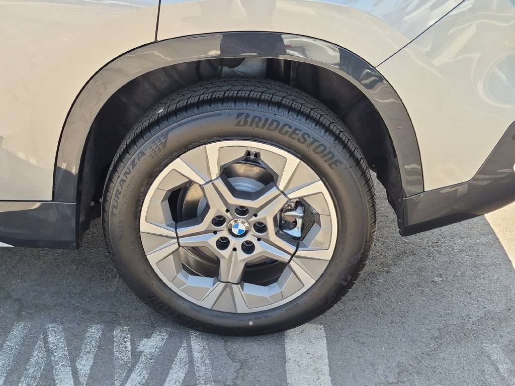 Used 2026 Silver BMW xDrive28i image 32