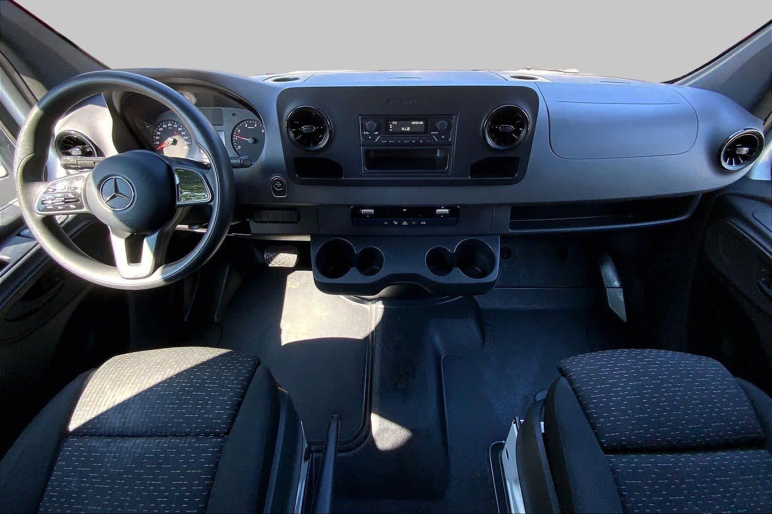Used 2022 Arctic White Mercedes-Benz  image 17