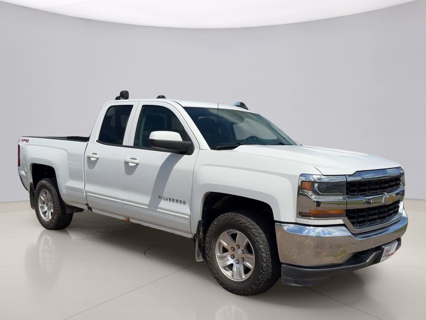 Used 2017 White Chevrolet 1500 LT image 7
