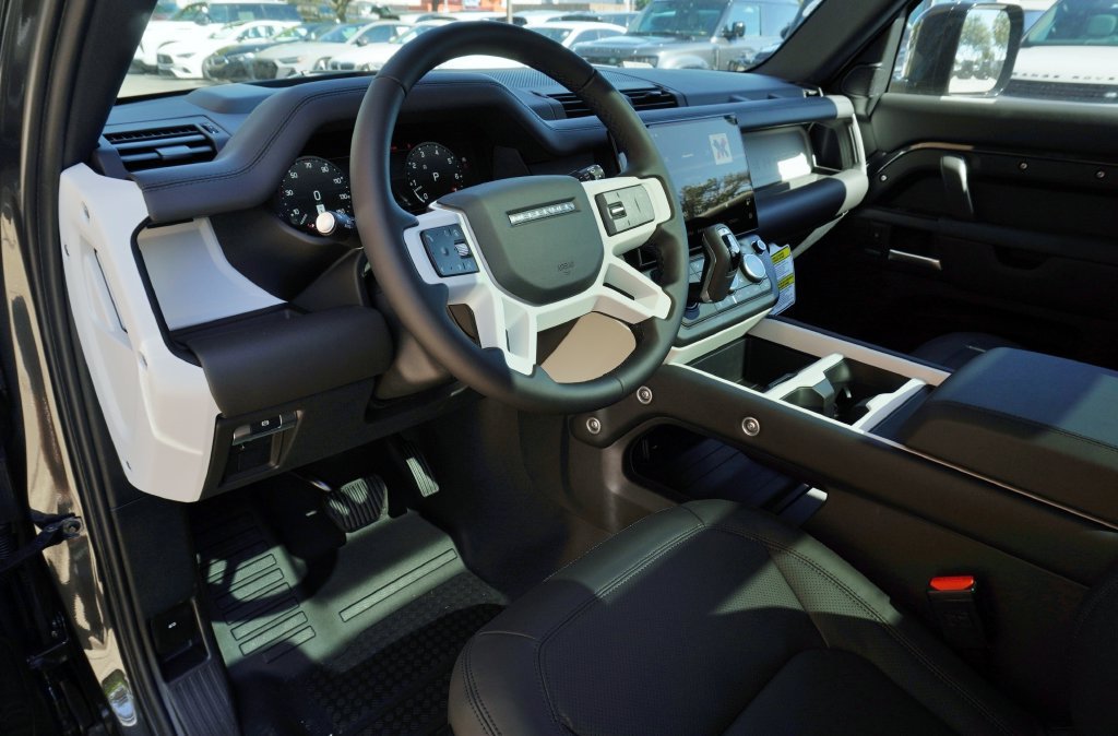 New 2026 Carpathian Grey Land Rover X-Dynamic SE image 12