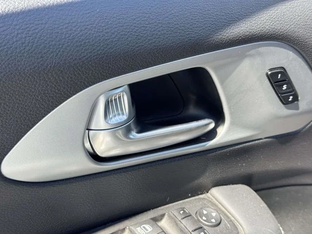 Used 2024 White Chrysler Select image 19