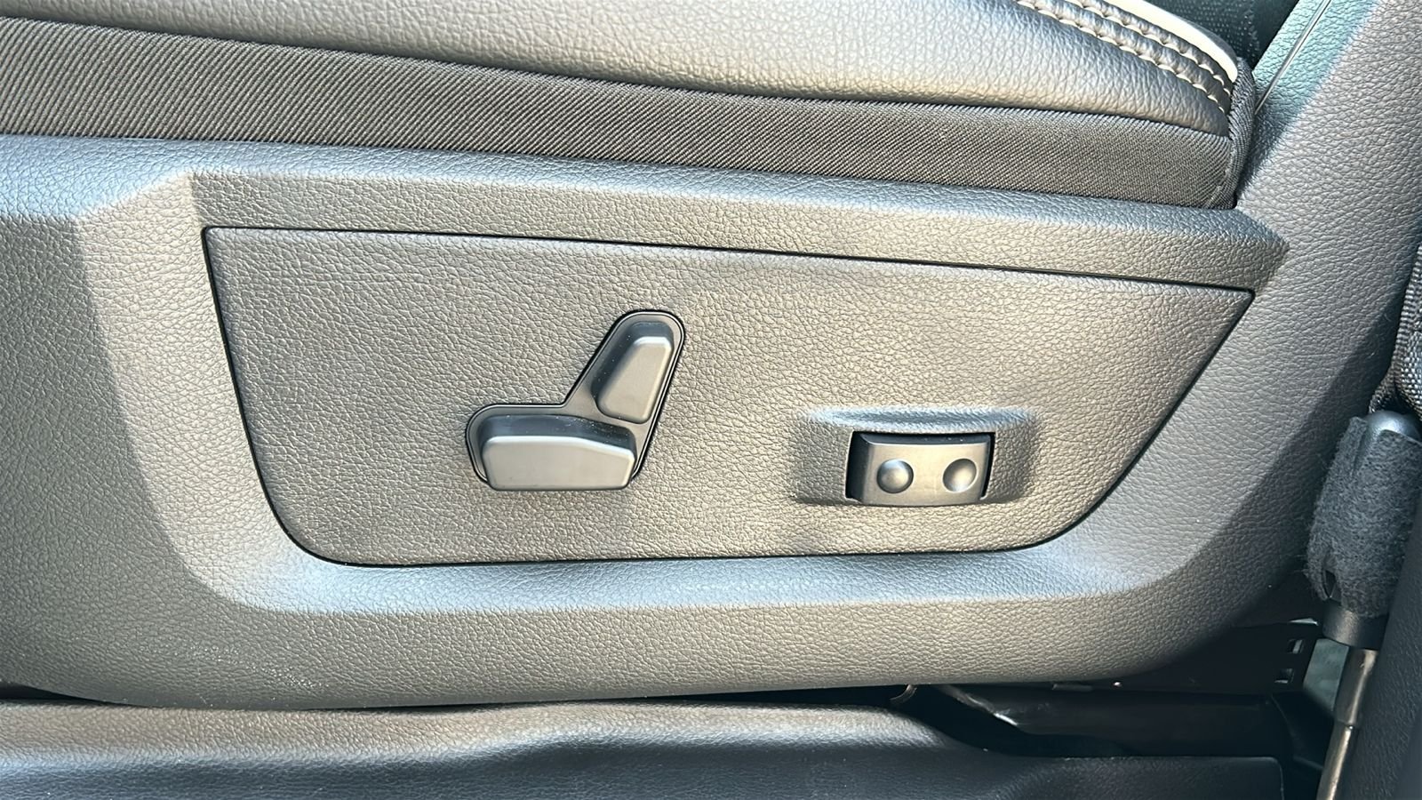 New 2026 Ceramic Gray Clear-Coat Exterior Paint RAM Laramie image 20