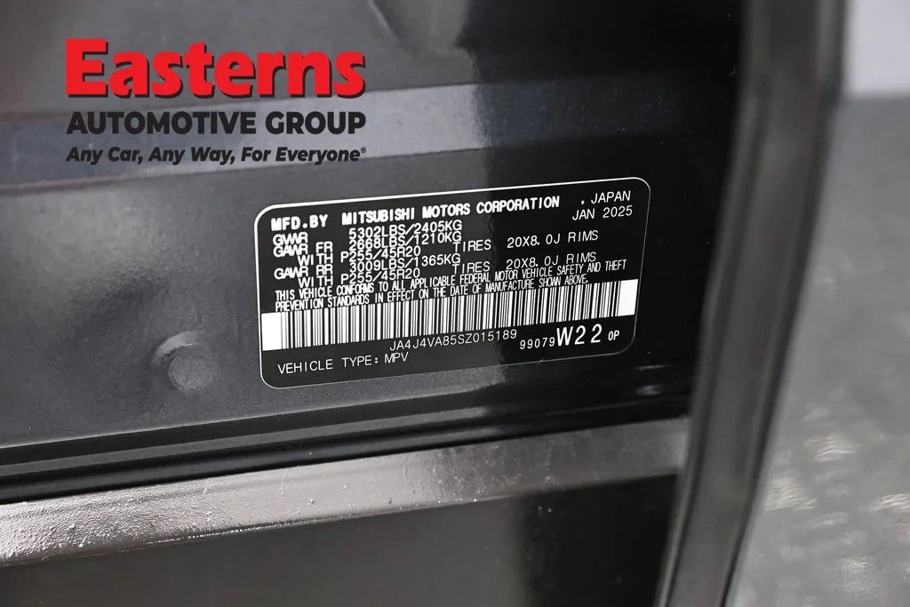 Used 2025 Gray Mitsubishi SE image 36