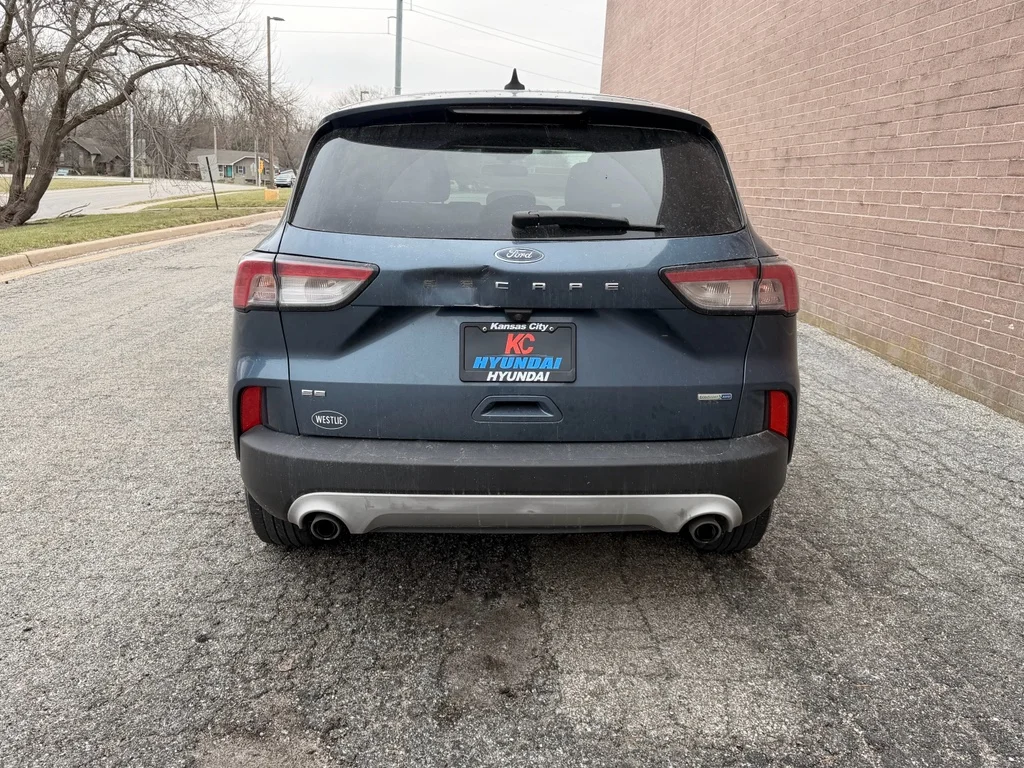 Used 2020 Blue Metallic Ford SE image 5