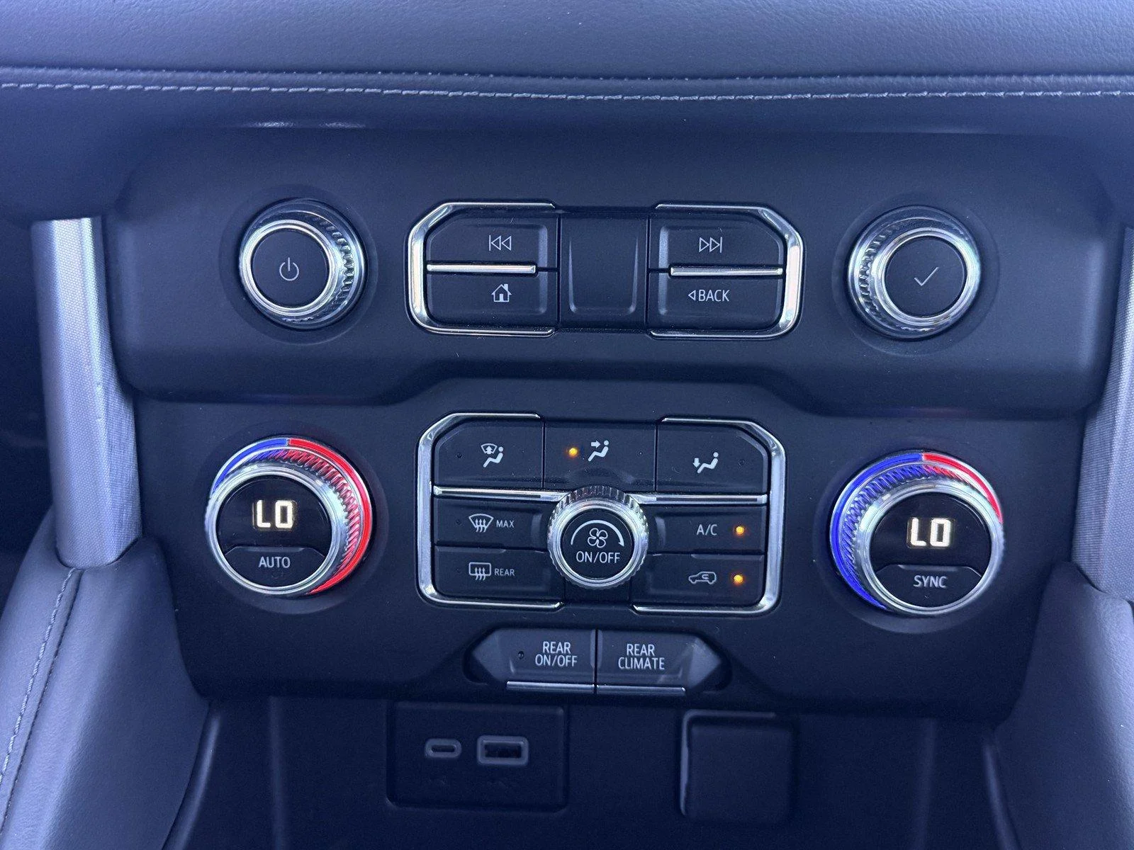 Used 2024 Midnight Blue Metallic GMC SLE image 21