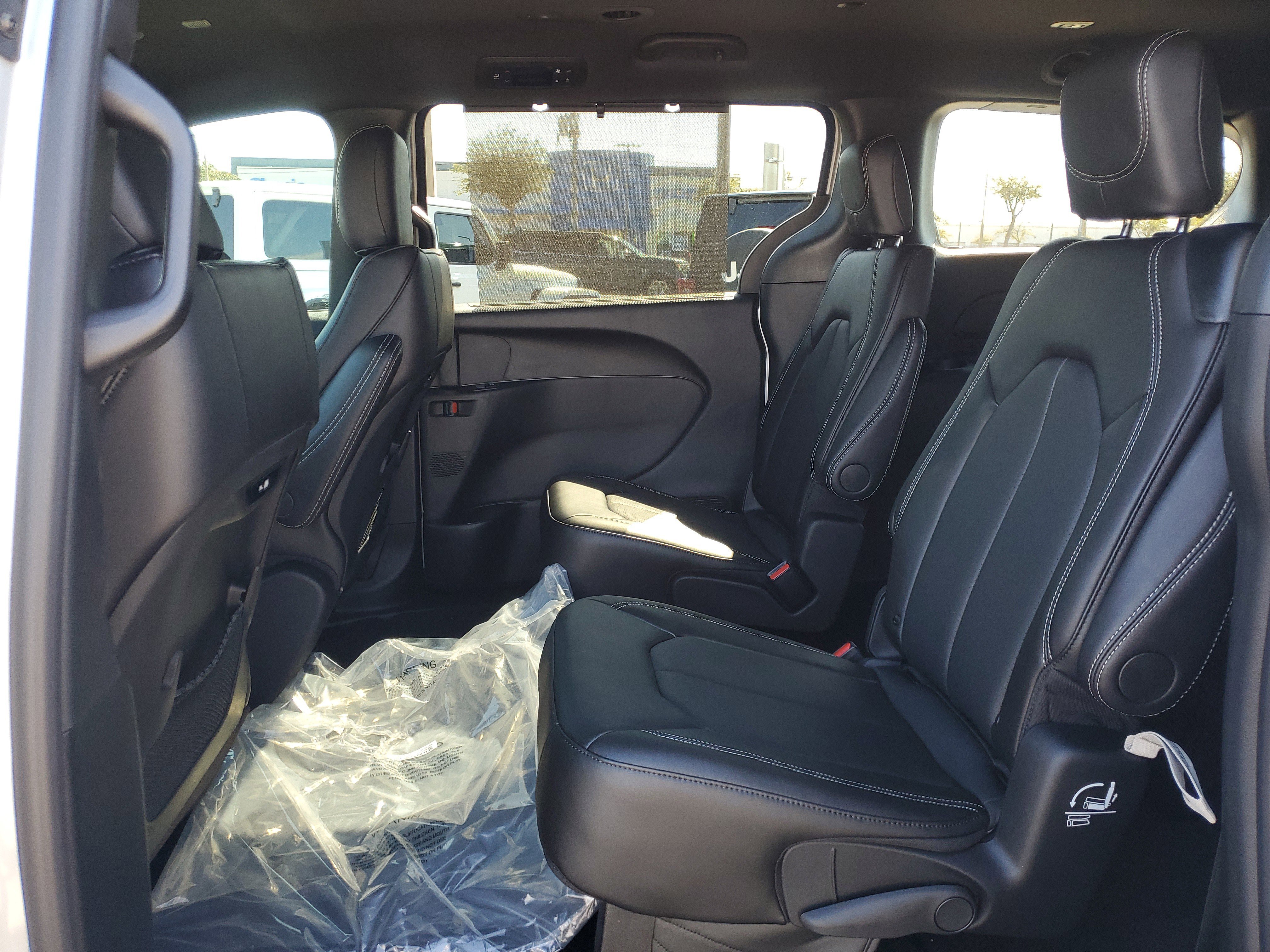 New 2026 Silver Mist Clear-Coat Exterior Paint Chrysler Select image 8