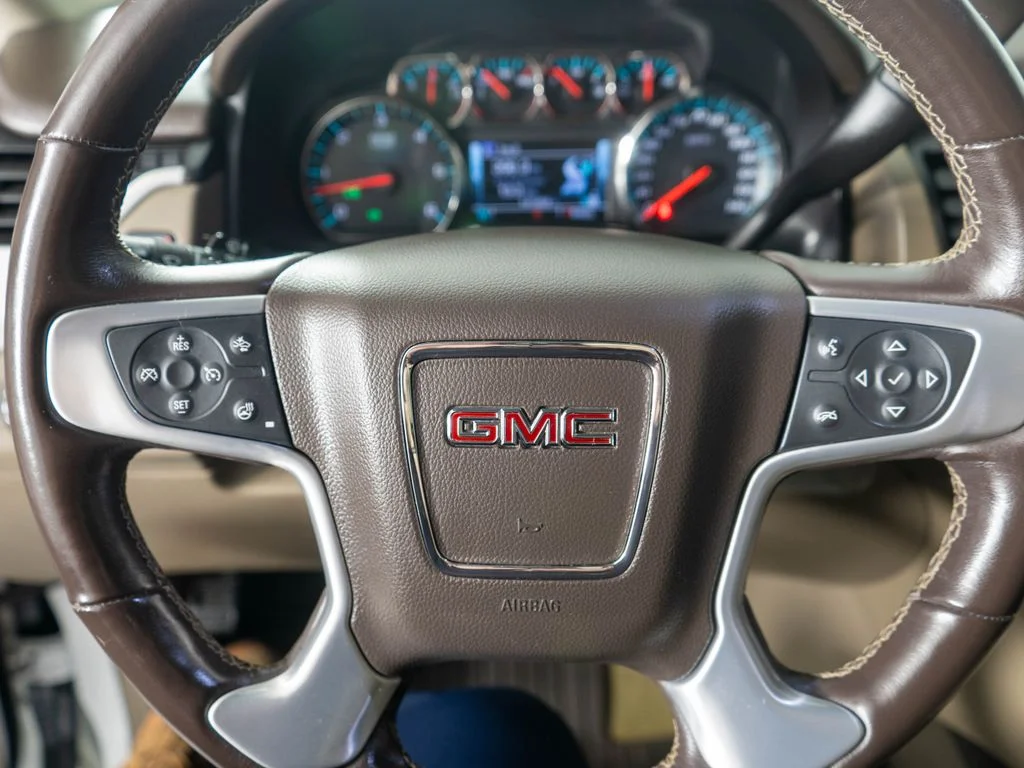 Used 2018 White GMC SLT image 17