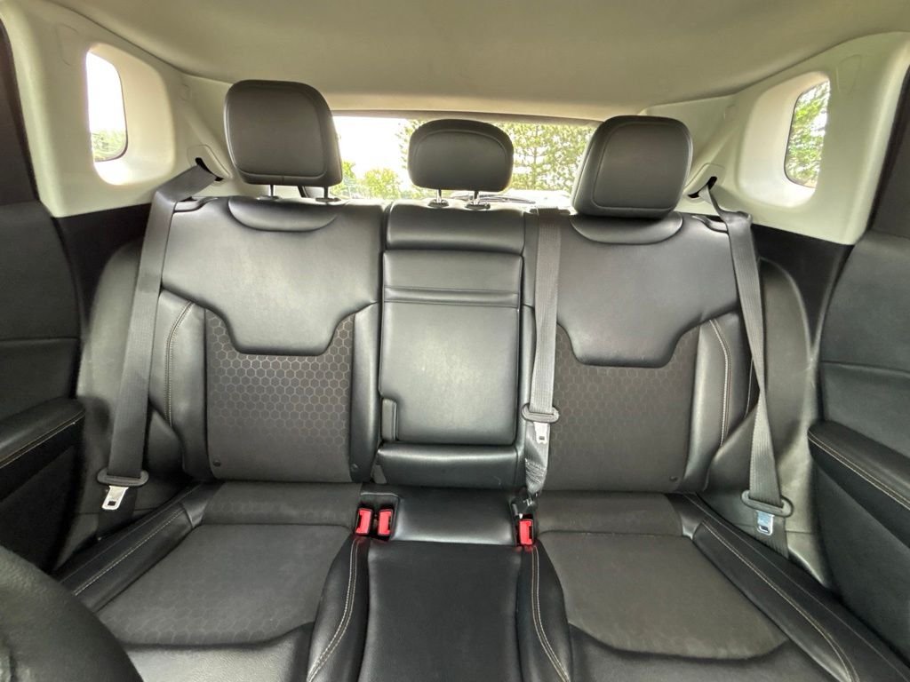 Used 2017 Gray Jeep Latitude image 30
