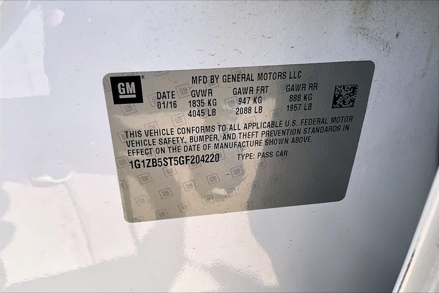 Used 2016 Summit White Chevrolet LS image 34
