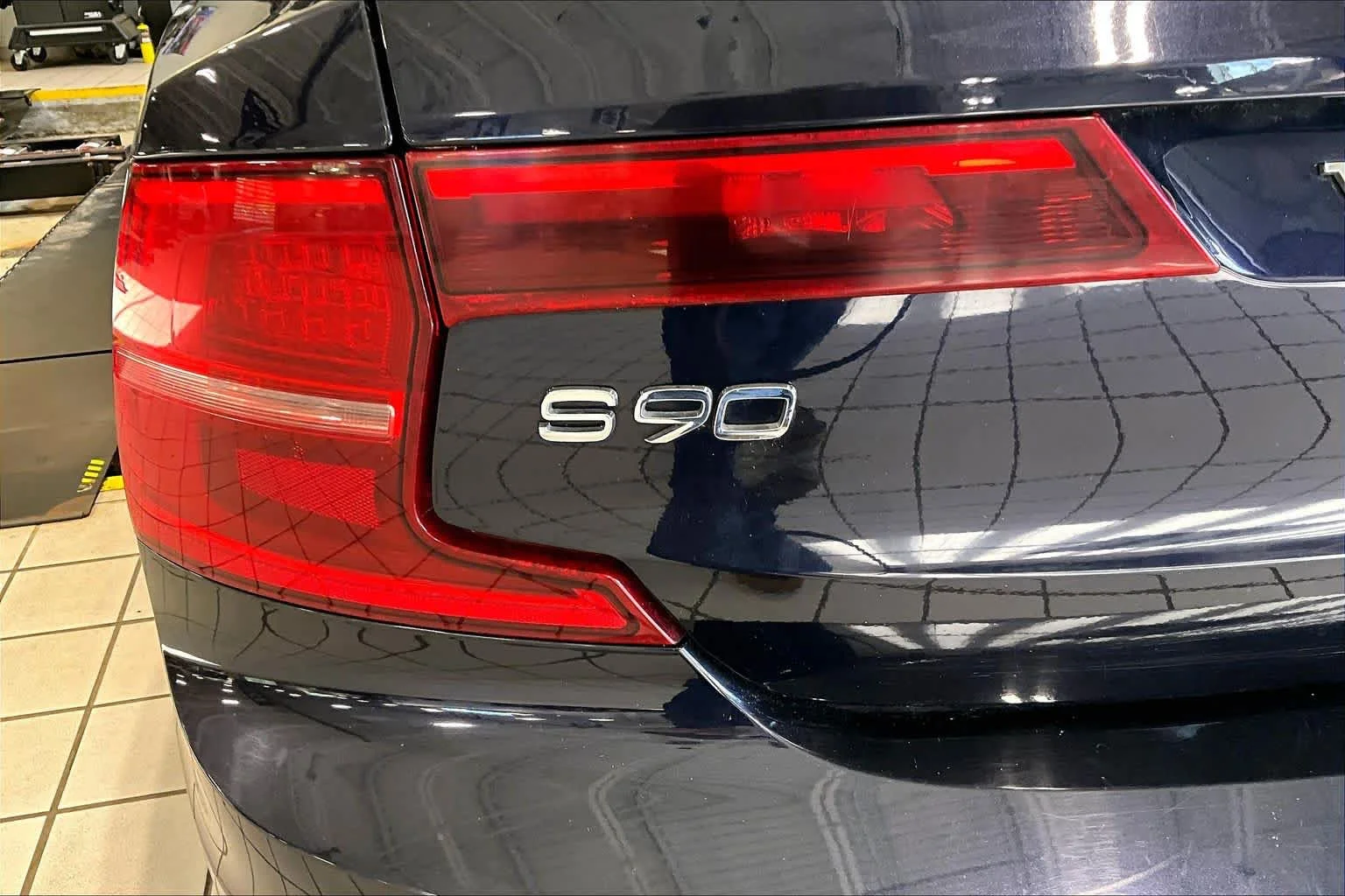Used 2017 Magic Blue Metallic Volvo Momentum image 31