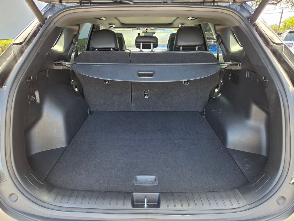 Used 2023 Black Kia X-Line image 9