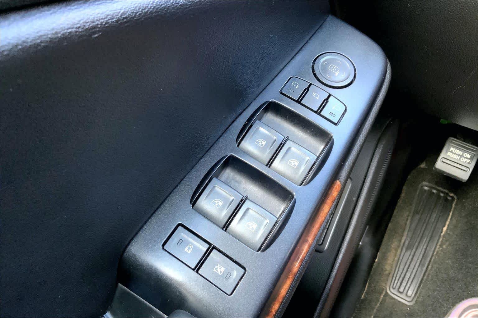Used 2018 Silver Ice Metallic Chevrolet Premier image 36