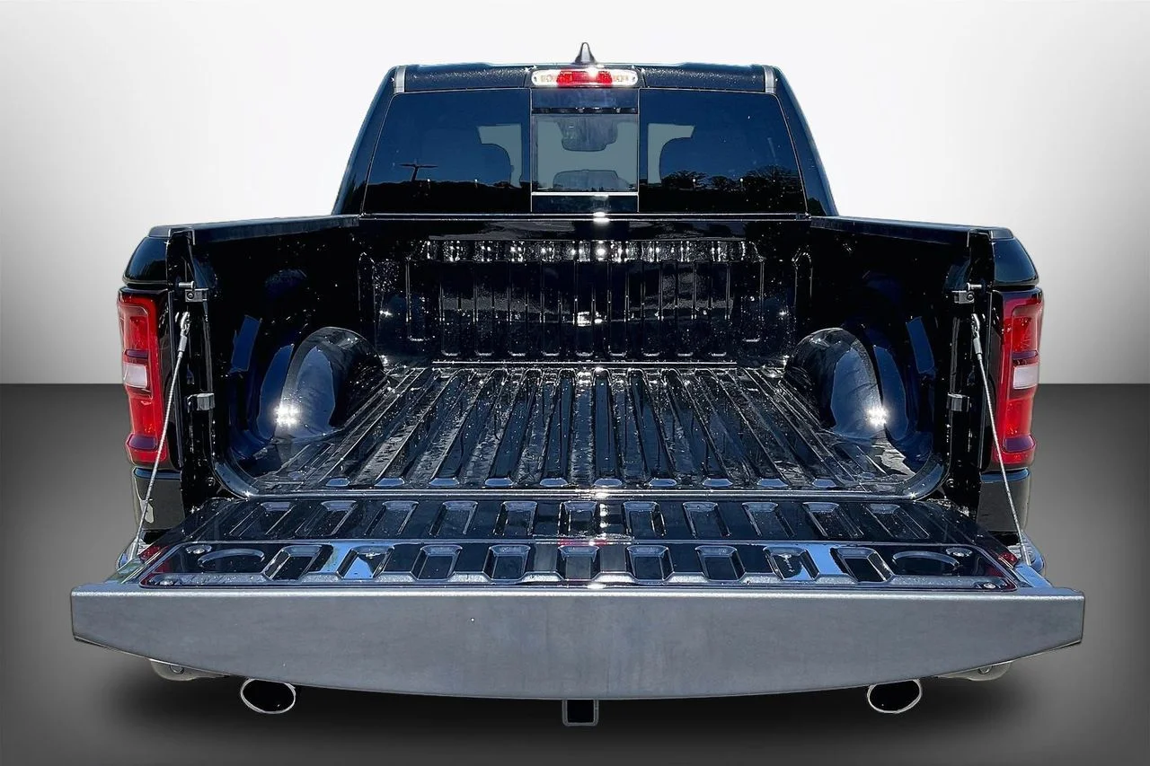 New 2026 Diamond Black Crystal Pearl-Coat Exterior Paint RAM Big Horn/Lone Star image 21