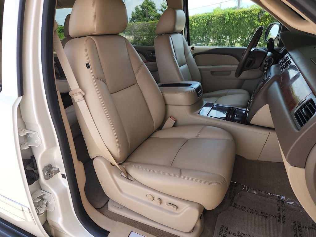Used 2013 White Chevrolet LTZ image 17