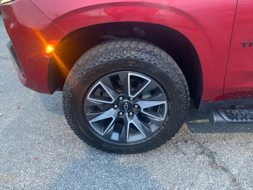 Used 2023 Red Chevrolet Z71 image 35