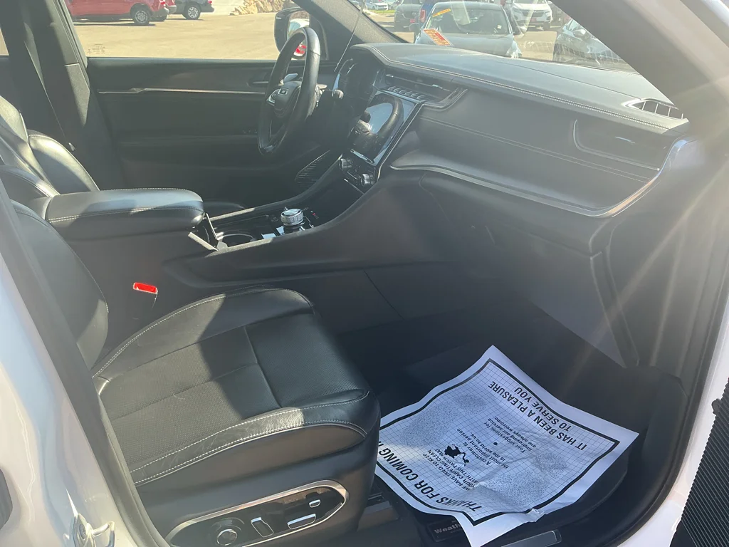 Used 2022 Bright White Jeep Overland image 15