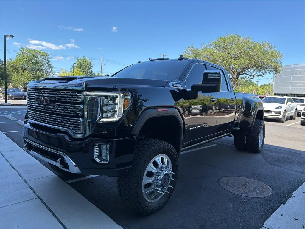 Used 2021 Onyx Black GMC Denali image 1