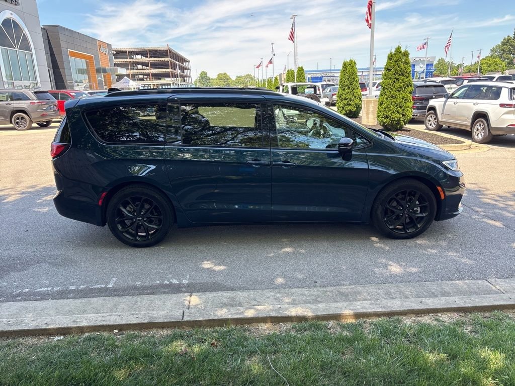 Used 2025 Blue Chrysler Limited image 6