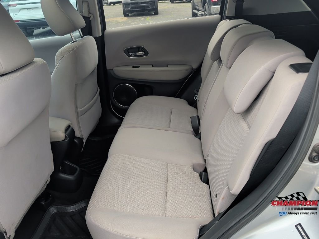 Used 2017  Honda EX image 17
