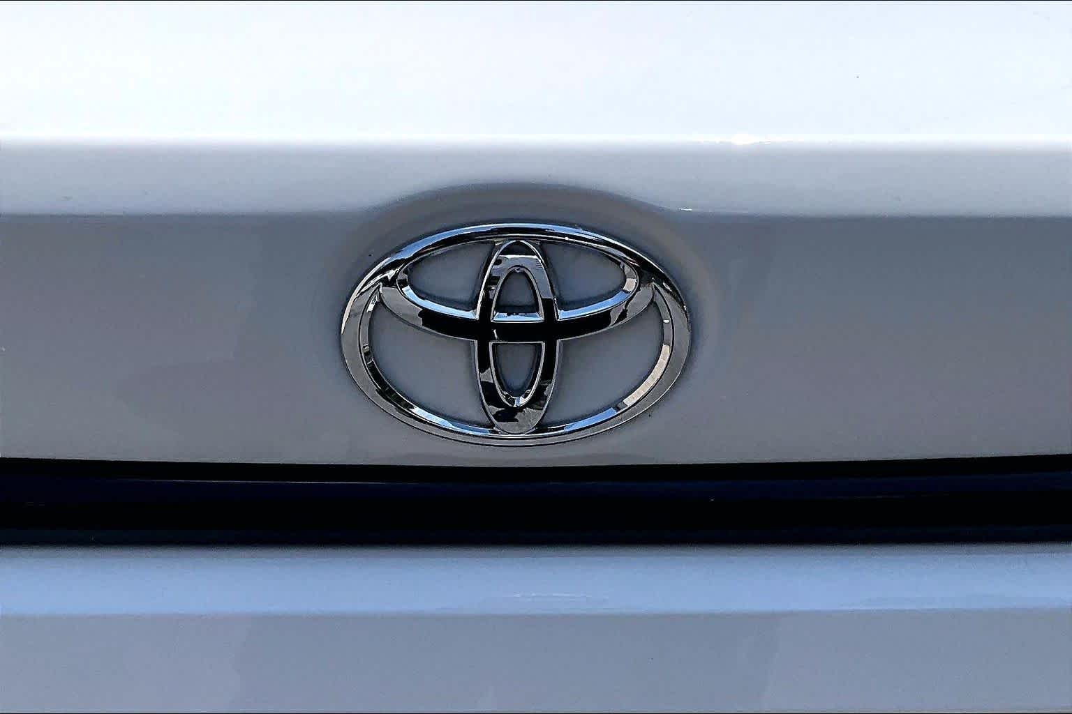 Used 2026 Ice Cap Toyota LE image 31