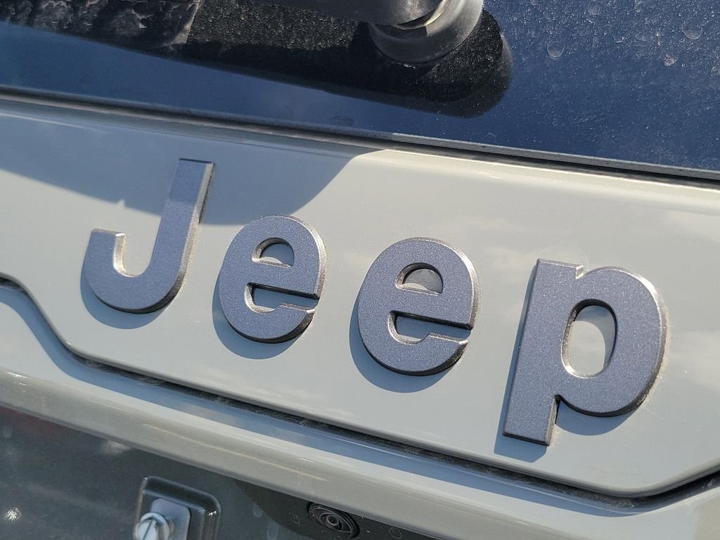 New 2026 Sting-Gray Clear-Coat Exterior Paint Jeep Laredo image 6