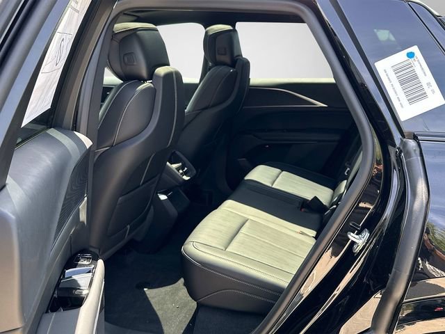 2025 Cadillac LYRIQ Luxury 1 - Photo 11