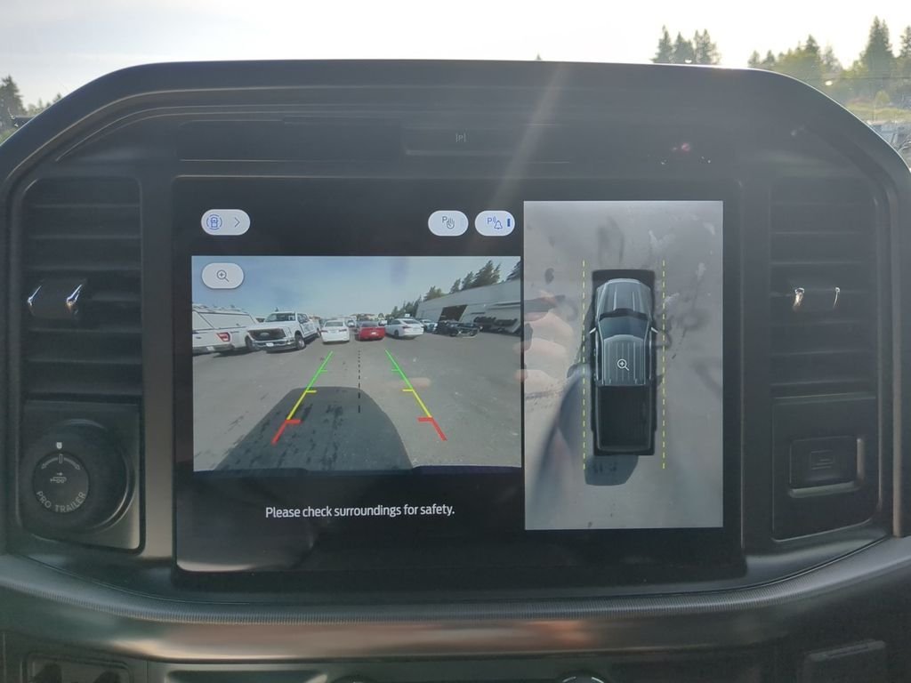 Used 2025  Ford Lariat image 24
