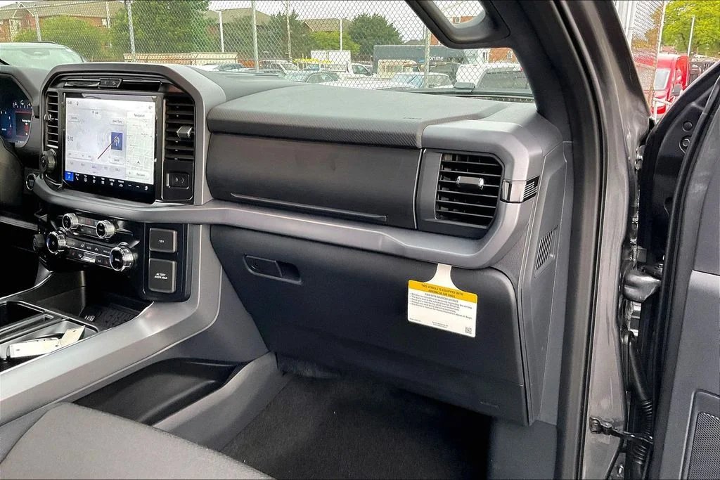 New 2026 Carbonized Gray Metallic Ford XLT image 15