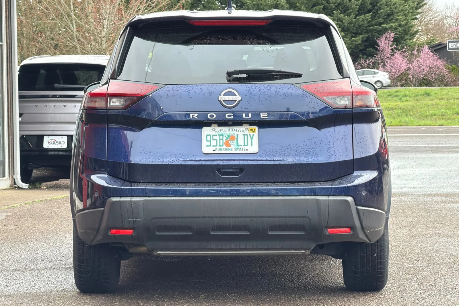 Used 2025 Deep Ocean Blue Pearl Nissan SV image 5
