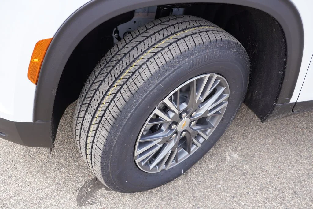 New 2026 Polar White Tricoat Chevrolet LT image 9