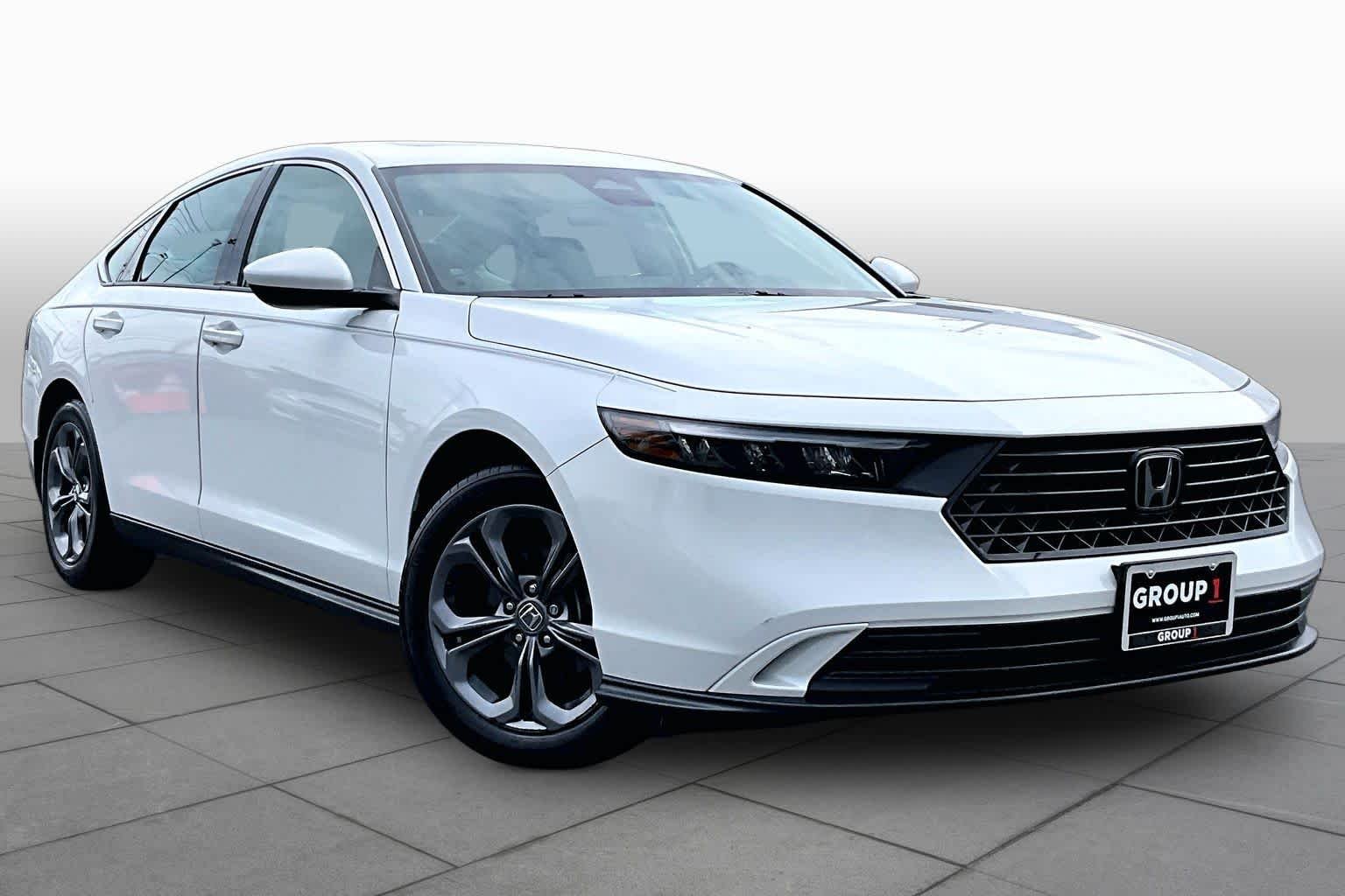 Used 2023 Platinum White Pearl Honda EX image 3