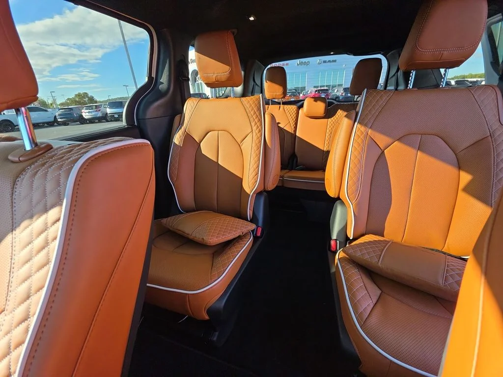 2026 Chrysler Pacifica Pinnacle - Photo 23