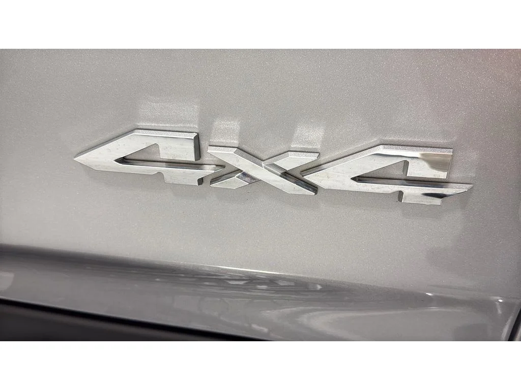 Used 2022 Billet Silver Metallic Clearcoat Ram Big Horn Crew Cab 4X4 3.6L V6 1 OWNER image 7