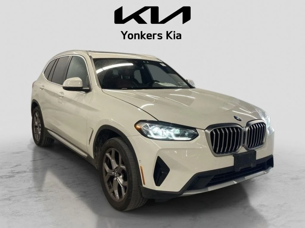 Used 2024 White BMW xDrive30i image 4