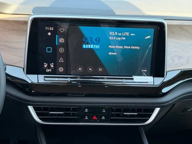 New 2026 Silver Volkswagen 2.0T SE w/Technology image 10