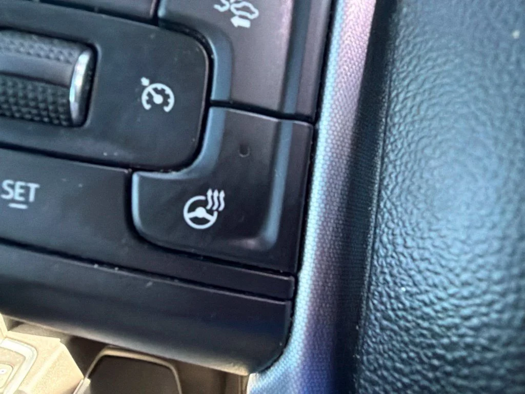 Used 2022 ONYX BLACK GMC SLE image 20