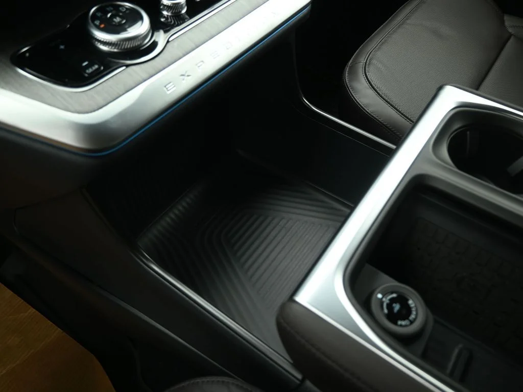 New 2025 Oxford White Ford Platinum image 18