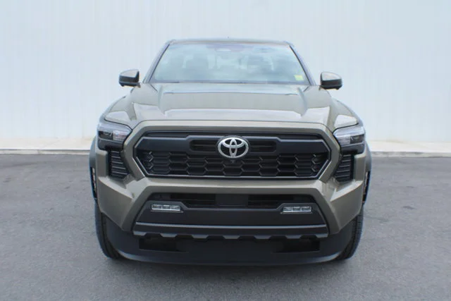 Used 2025  Toyota  image 19