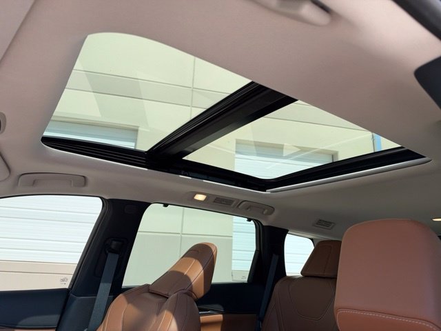 Used 2022 White INFINITI Sensory image 11
